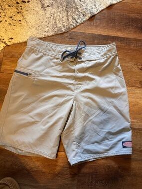 Mens Vinyard Vines grey shorts size 30